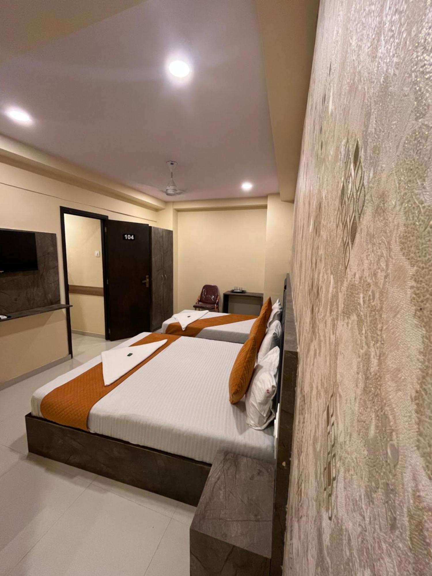 Hotel Grand Bella Мумбаи Экстерьер фото