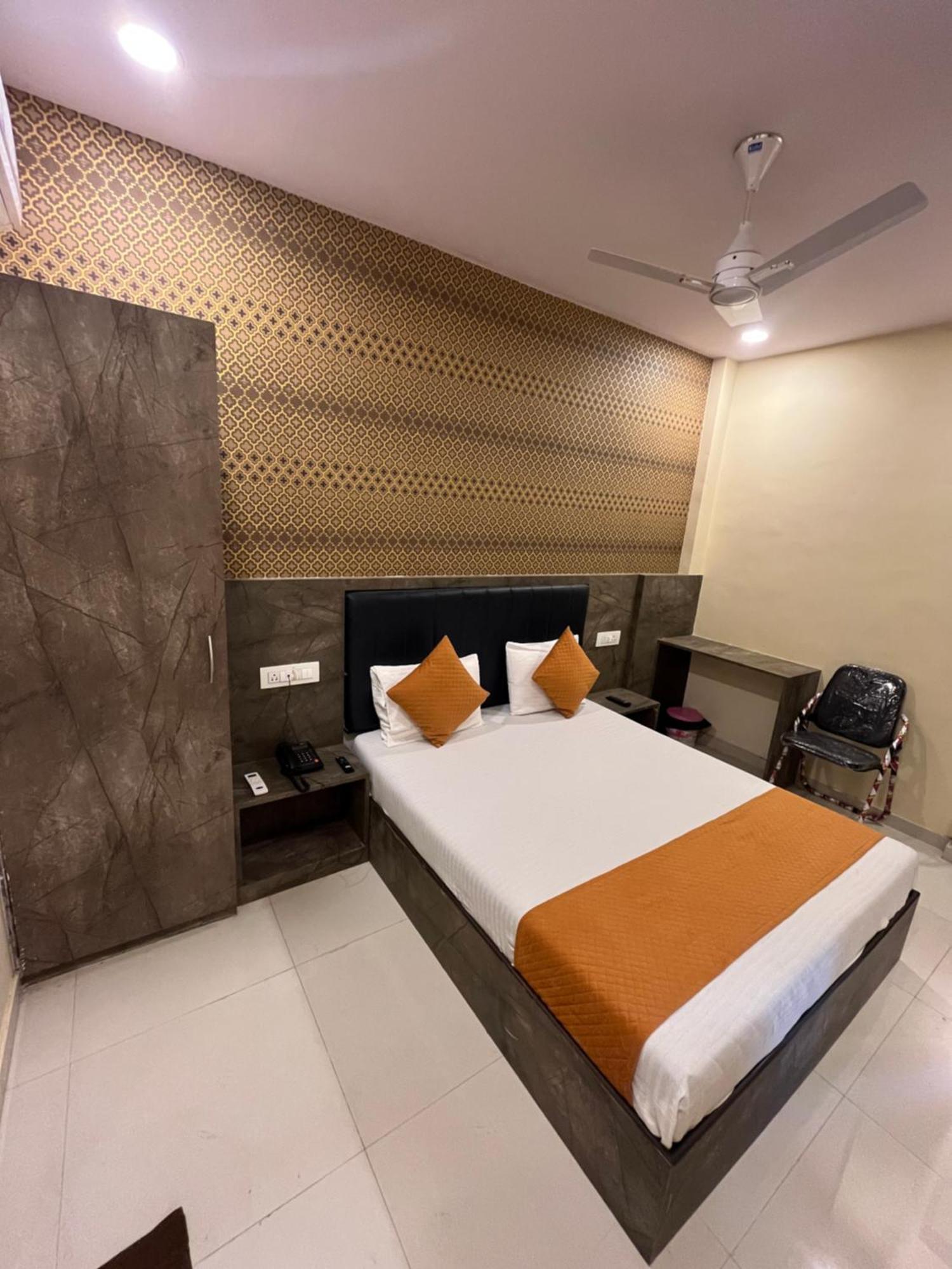 Hotel Grand Bella Мумбаи Экстерьер фото